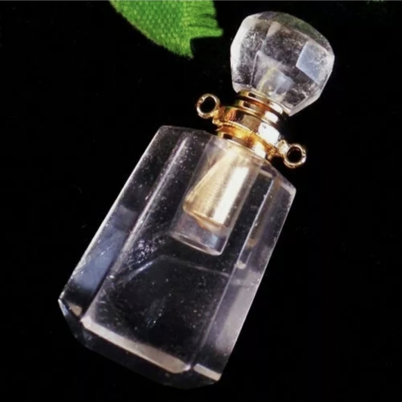 New Crystal Quartz Essential Oils Pendant. - Picture 2 of 3
